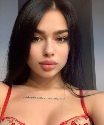 Лариса, 18